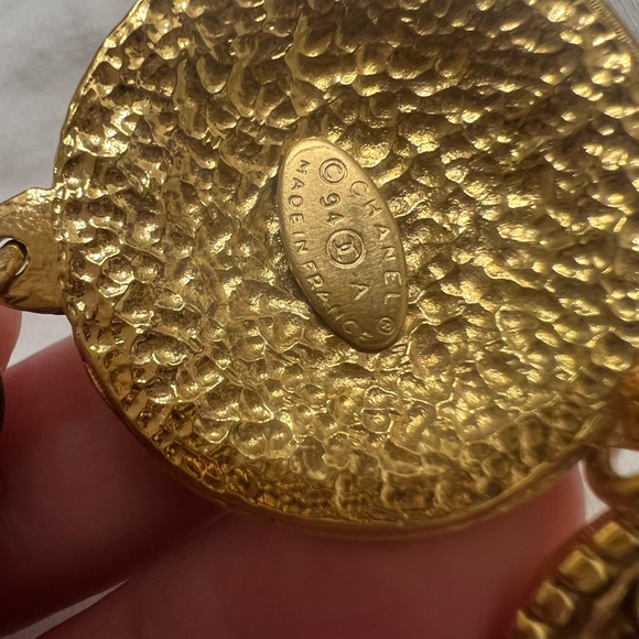 ❤️☝️👏Chanel medallion bracelet ☝️👏❤️Authentic☝️👍🌹🥰 - Picture 10 of 10